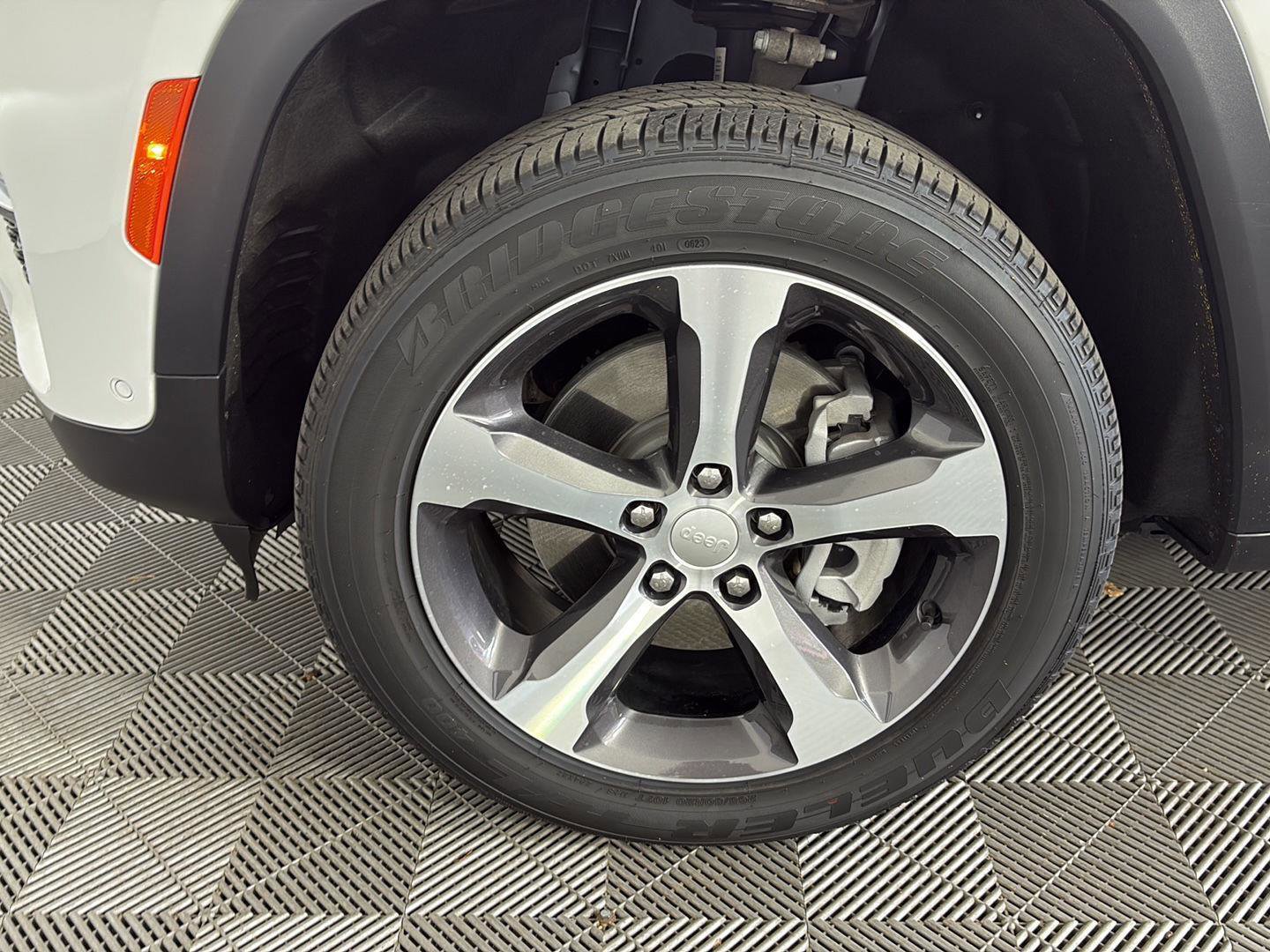 Used 2023 Jeep Grand Cherokee 4WD 4xe w/ Luxury Tech Group II image 15