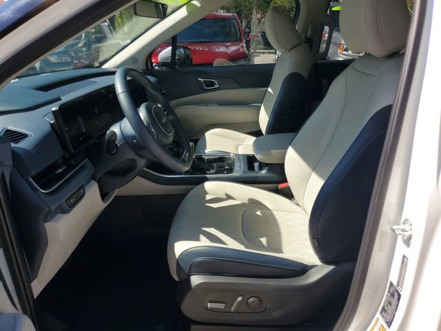 Used 2025 Kia Carnival EX FWD image 19