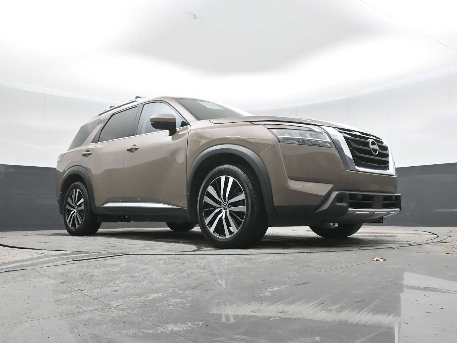 Used 2023 Nissan Pathfinder Platinum w/ Cargo Package image 48