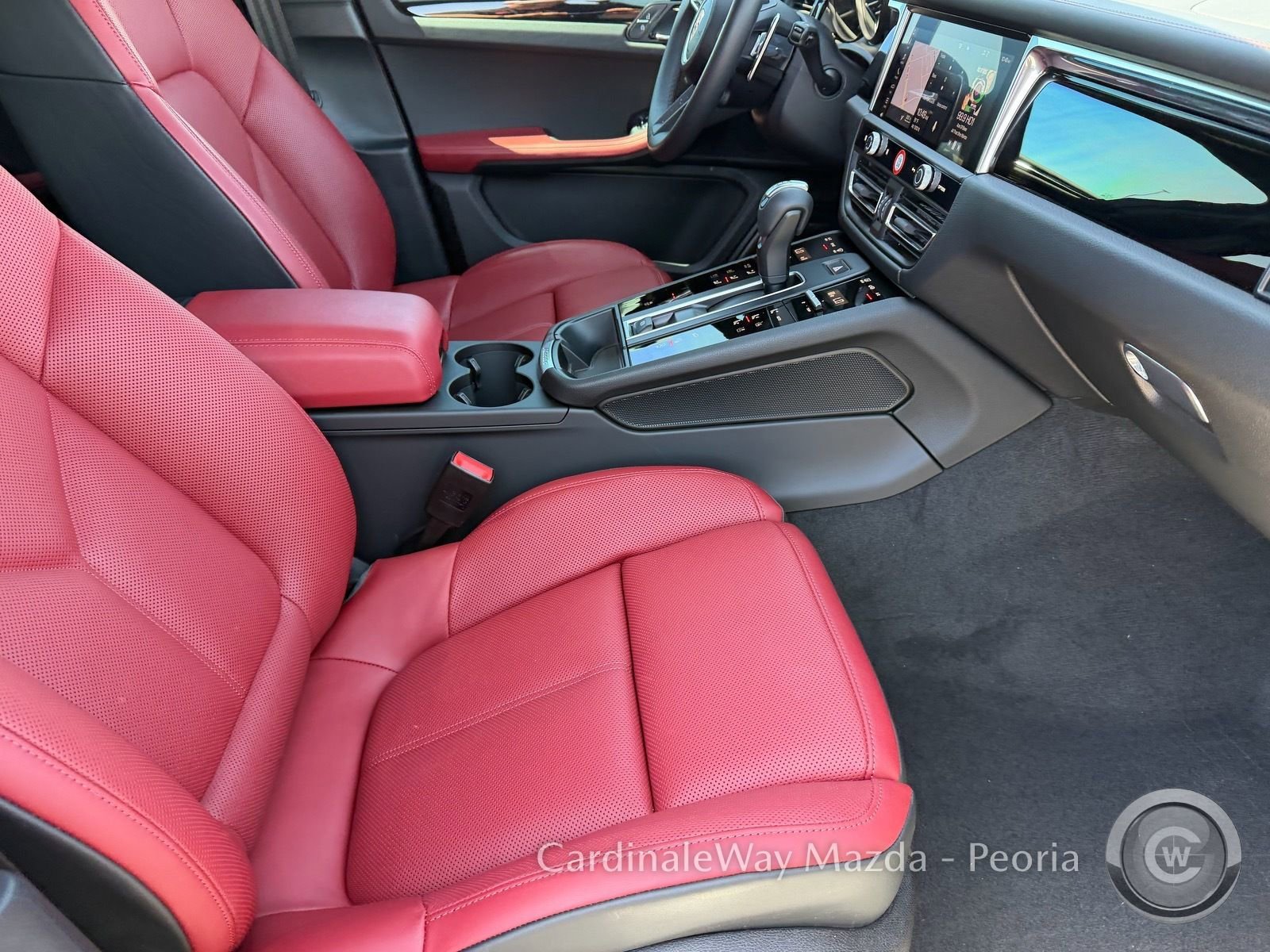 Used 2025 Porsche Macan S AWD/4WD image 15
