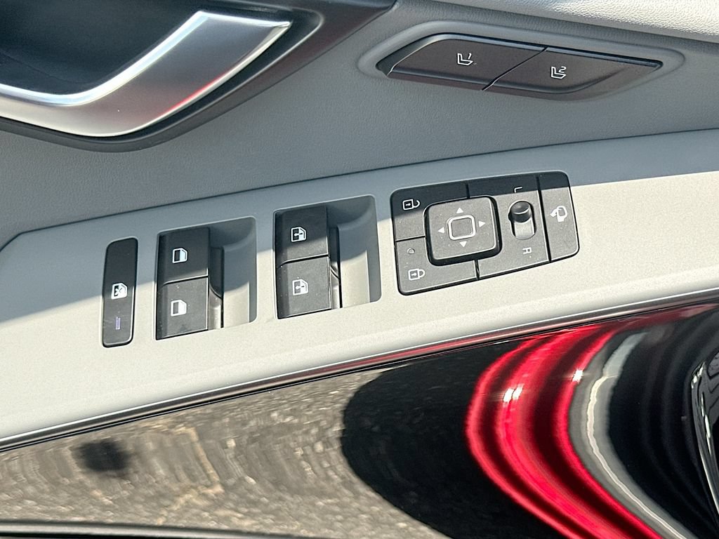 New 2026 Kia Niro FWD image 18