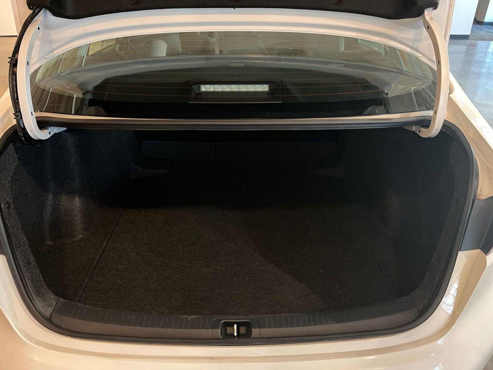 Used 2025 Toyota Corolla LE image 30