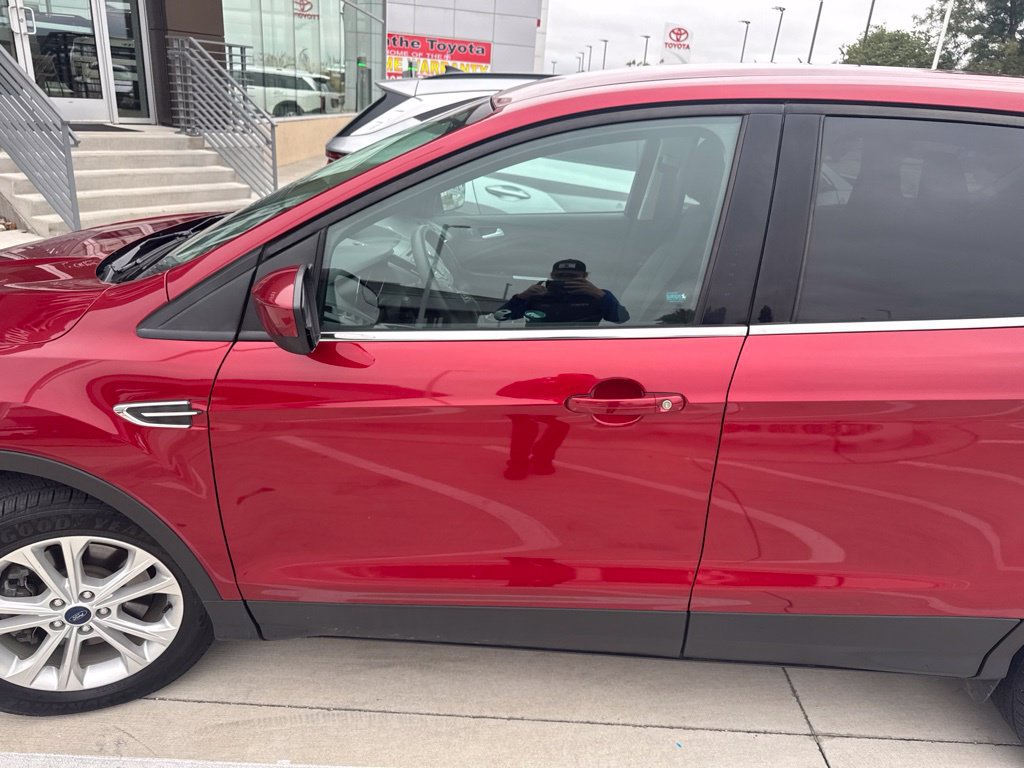 Used 2017 Ford Escape SE w/ SE Cold Weather Package AWD/4WD image 28