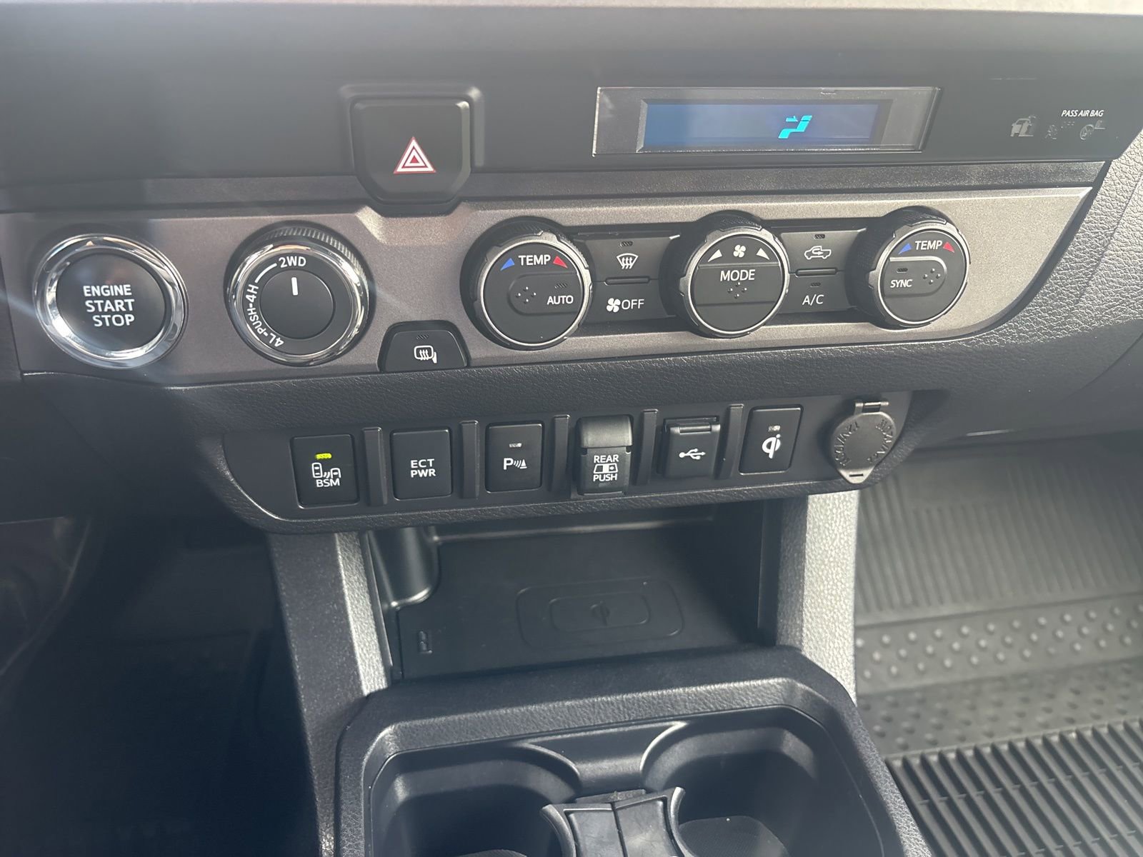 Used 2023 Toyota Tacoma TRD Sport w/ Technology Package image 19