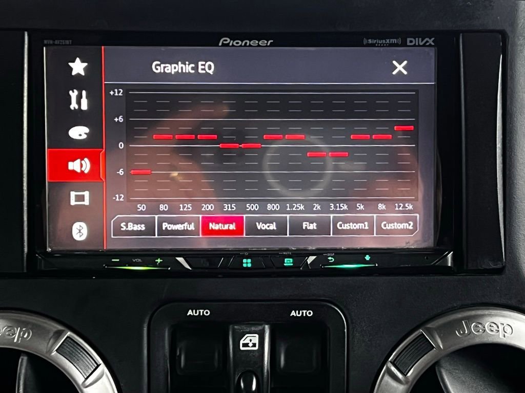 Used 2018 Jeep Wrangler Unlimited Sahara image 29