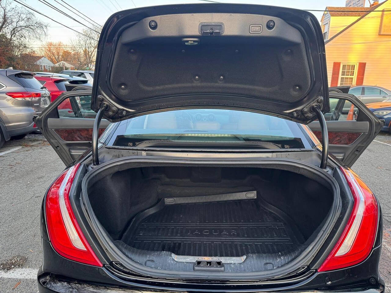 Used 2016 Jaguar XJ R-Sport image 7