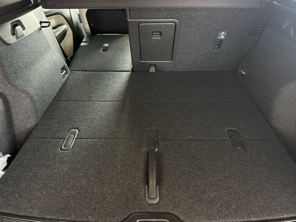 New 2026 Volvo XC40 B5 Plus w/ Protection Package Premier AWD/4WD image 14
