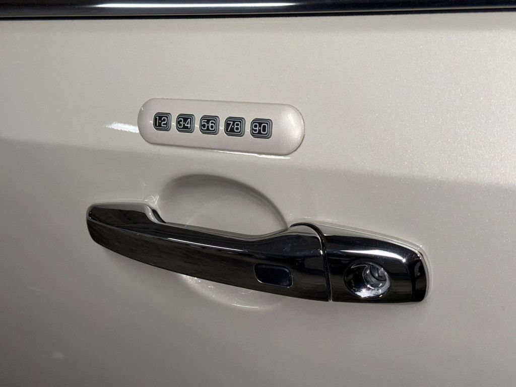 Used 2014 Lincoln MKX AWD w/ Equipment Group 102A image 21