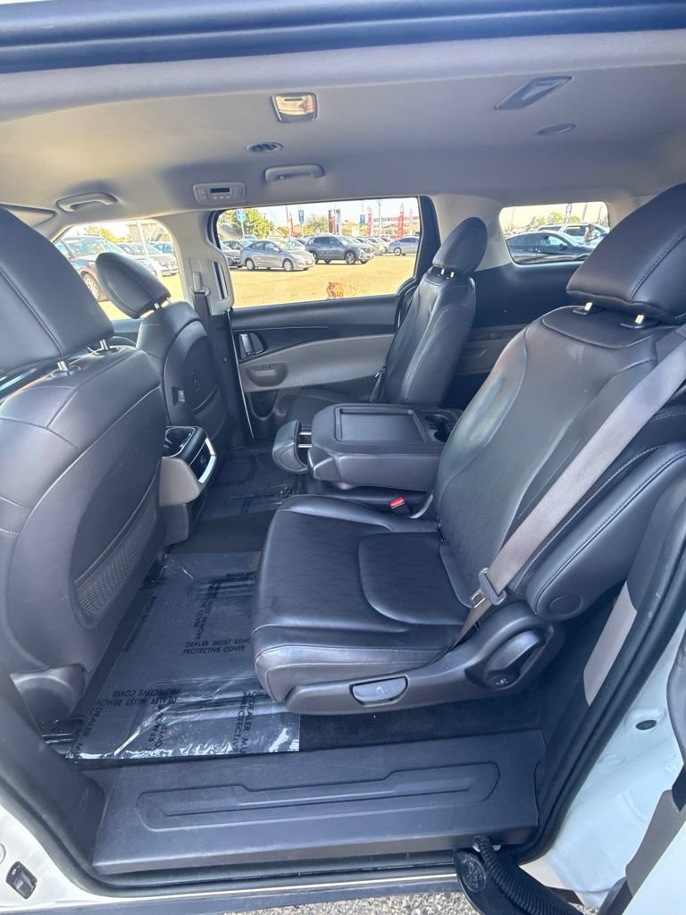 Used 2025 Kia Carnival FWD image 11