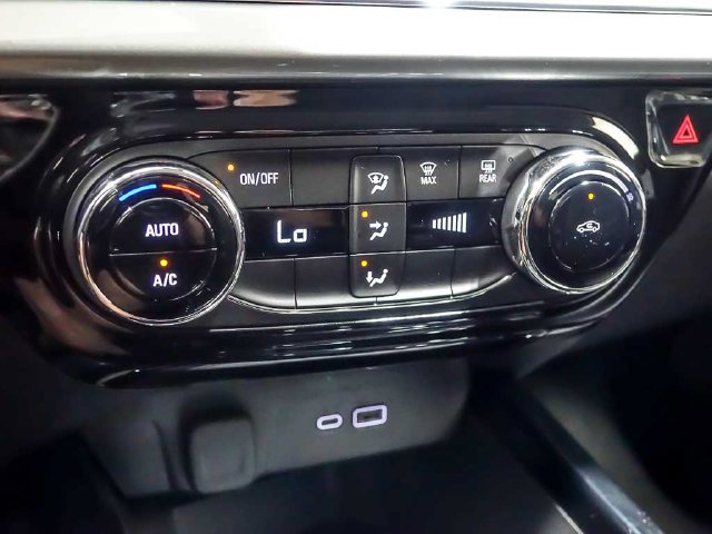 New 2026 Chevrolet Trax LT w/ LT Convenience Package FWD image 17