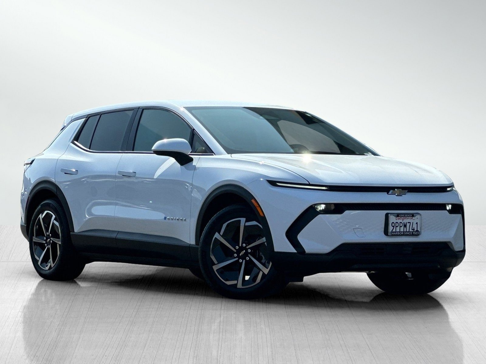 Used 2025 Chevrolet Equinox EV LT image 2