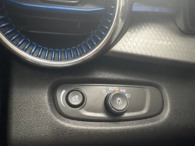 Used 2025 Chevrolet Trax LT FWD image 29