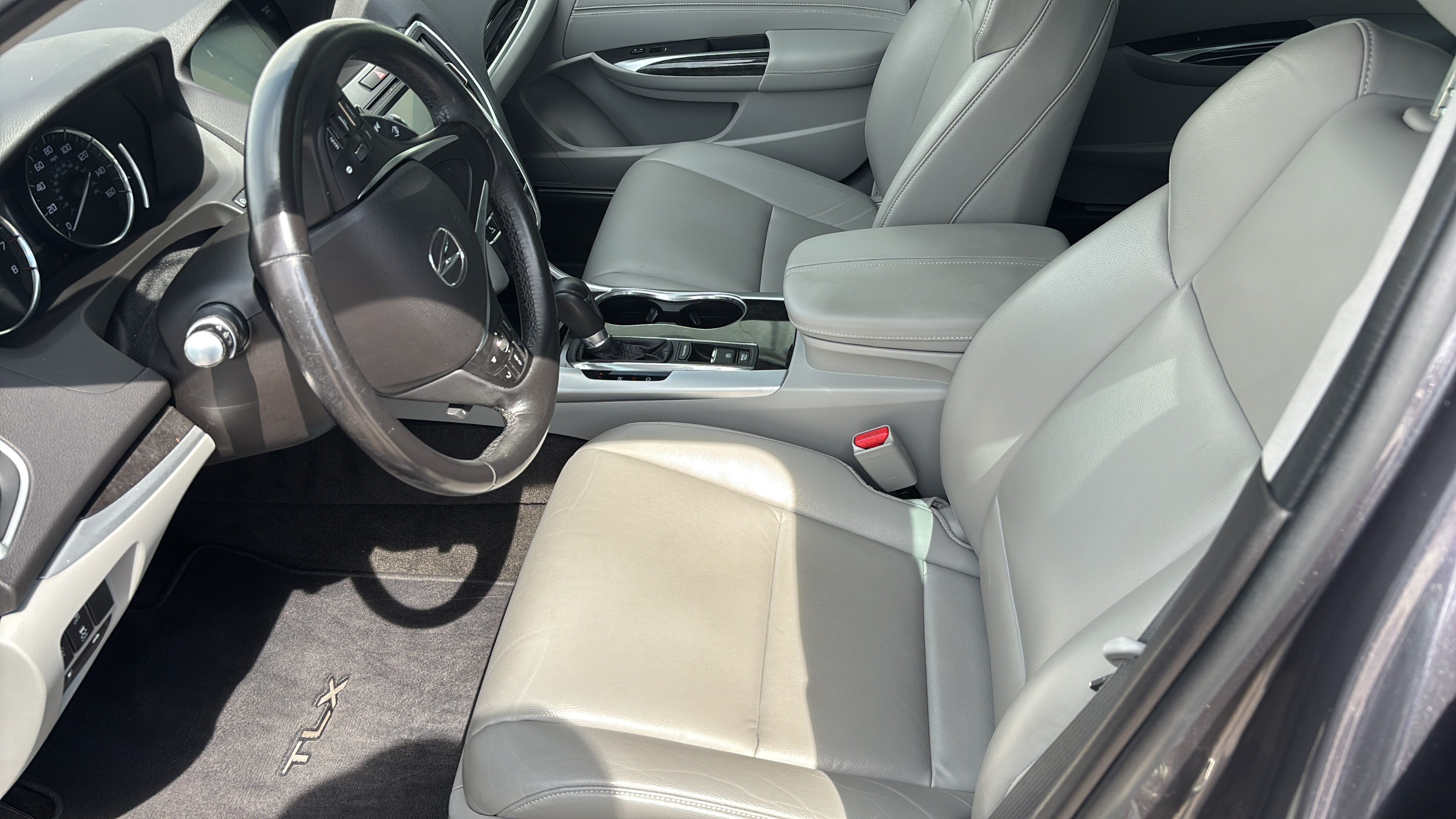 Used 2018 Acura TLX FWD image 10