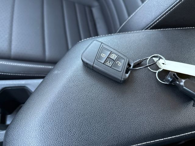 Used 2024 Volkswagen Jetta SE image 19