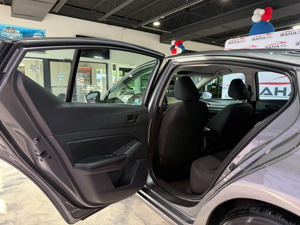 Used 2025 Nissan Altima 2.5 SV FWD image 31