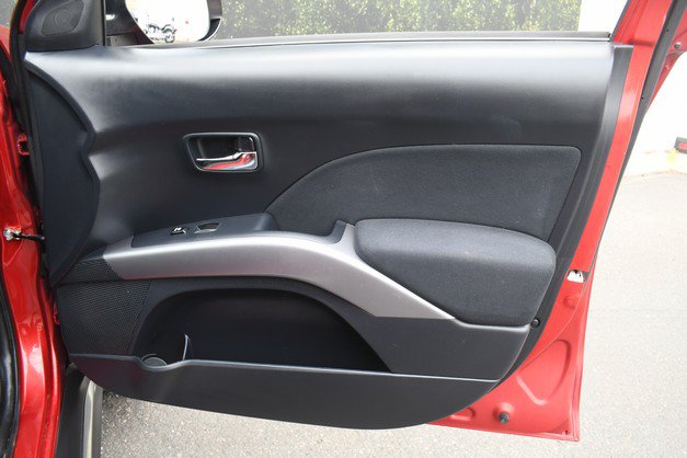 Used 2012 Mitsubishi Outlander SE AWD/4WD image 23