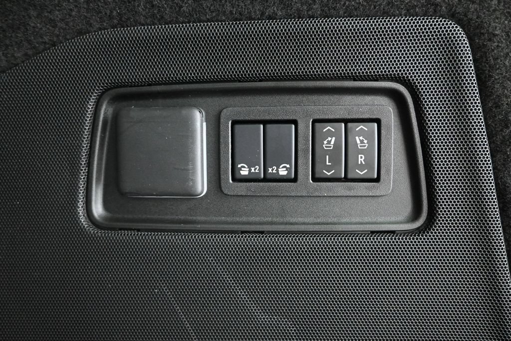 Used 2025 Cadillac Escalade ESV Sport Platinum w/ LPO, Floor Liner Package AWD/4WD image 36