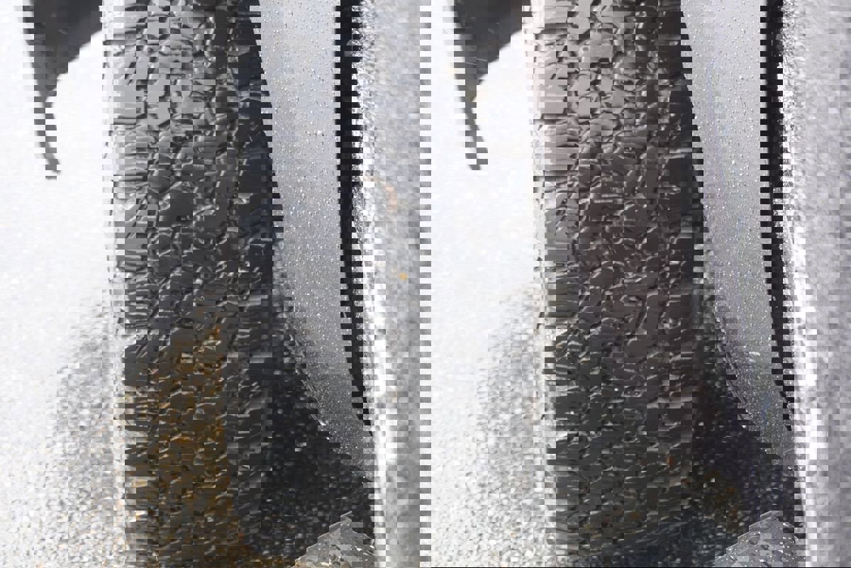 Used 2015 Chevrolet Suburban LTZ image 3