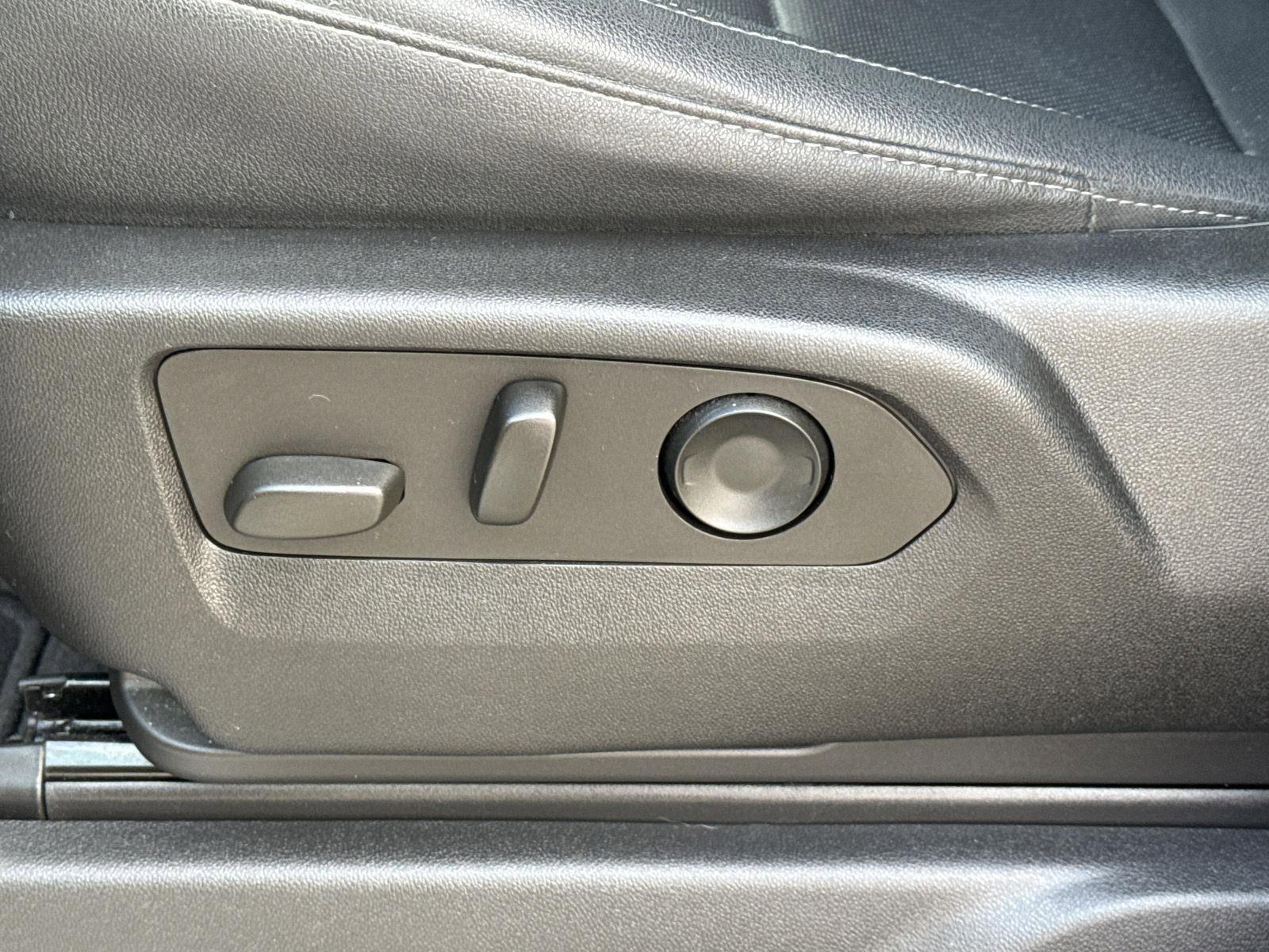 Used 2022 GMC Sierra 1500 SLT w/ SLT Premium Package image 16