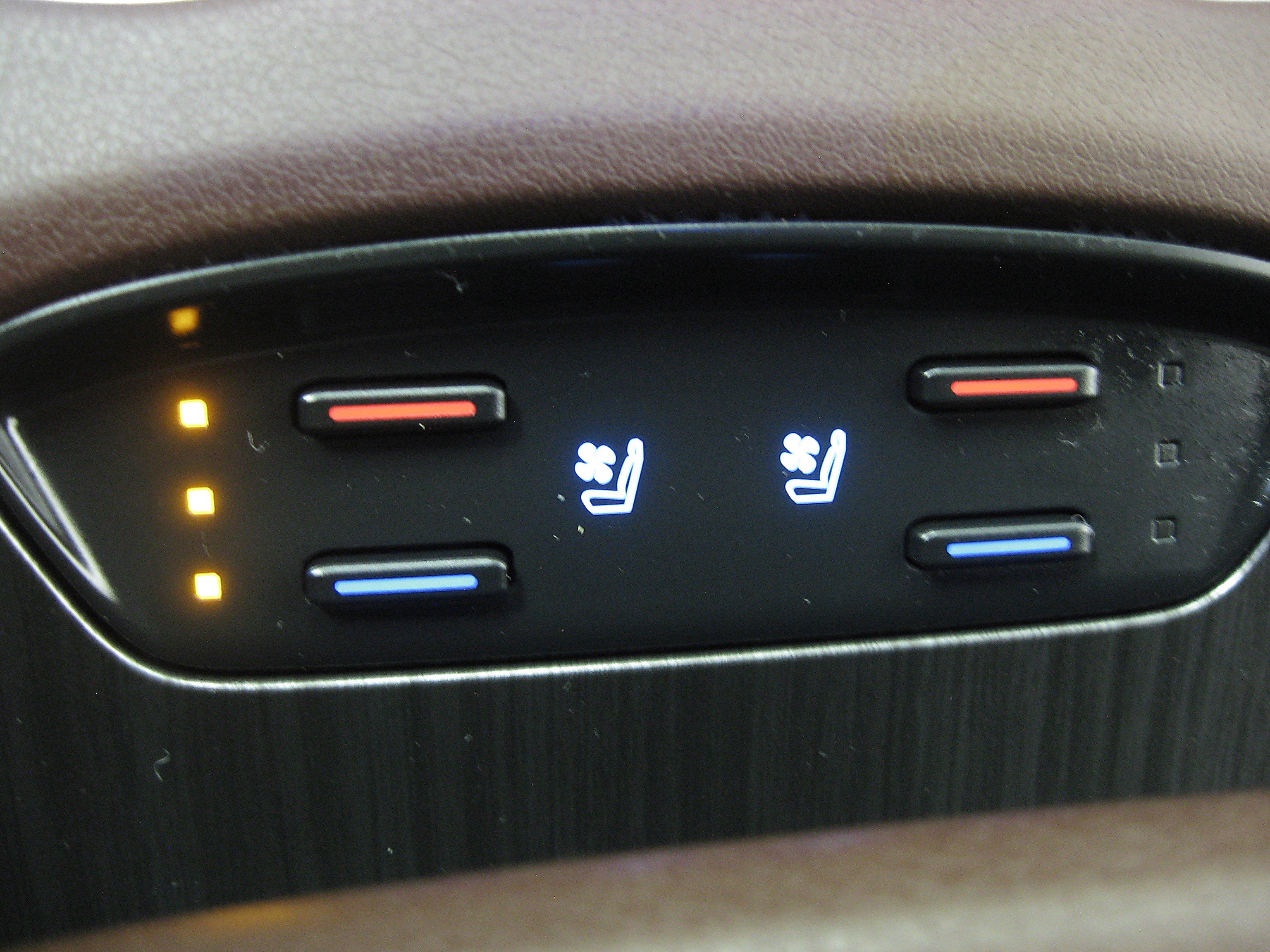 Used 2021 Toyota Venza XLE image 18