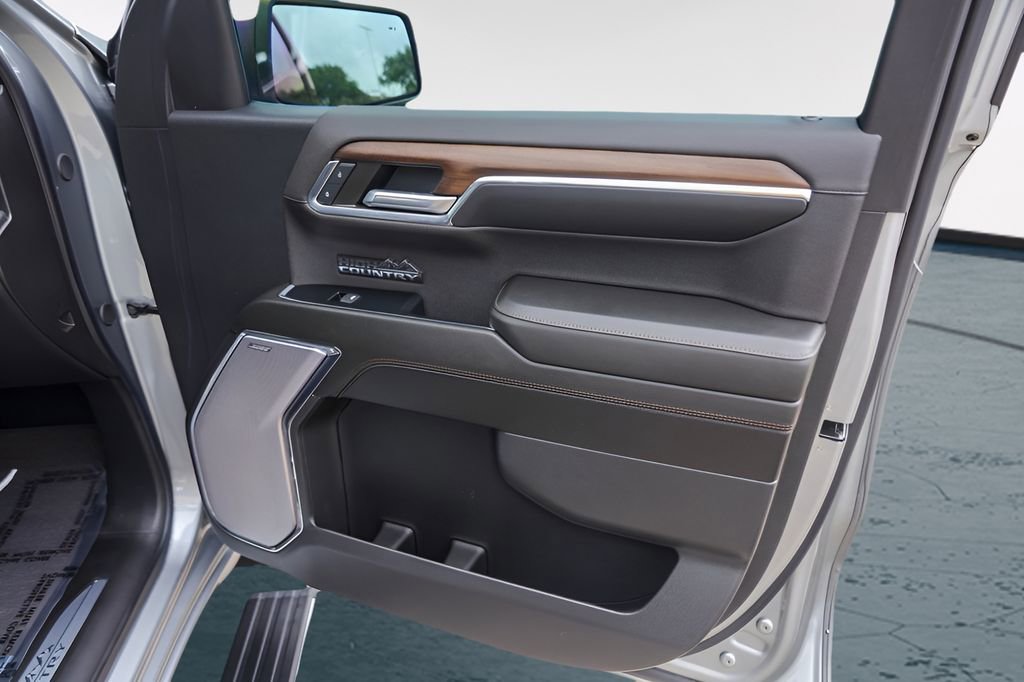 Used 2024 Chevrolet Silverado 1500 High Country RWD image 32