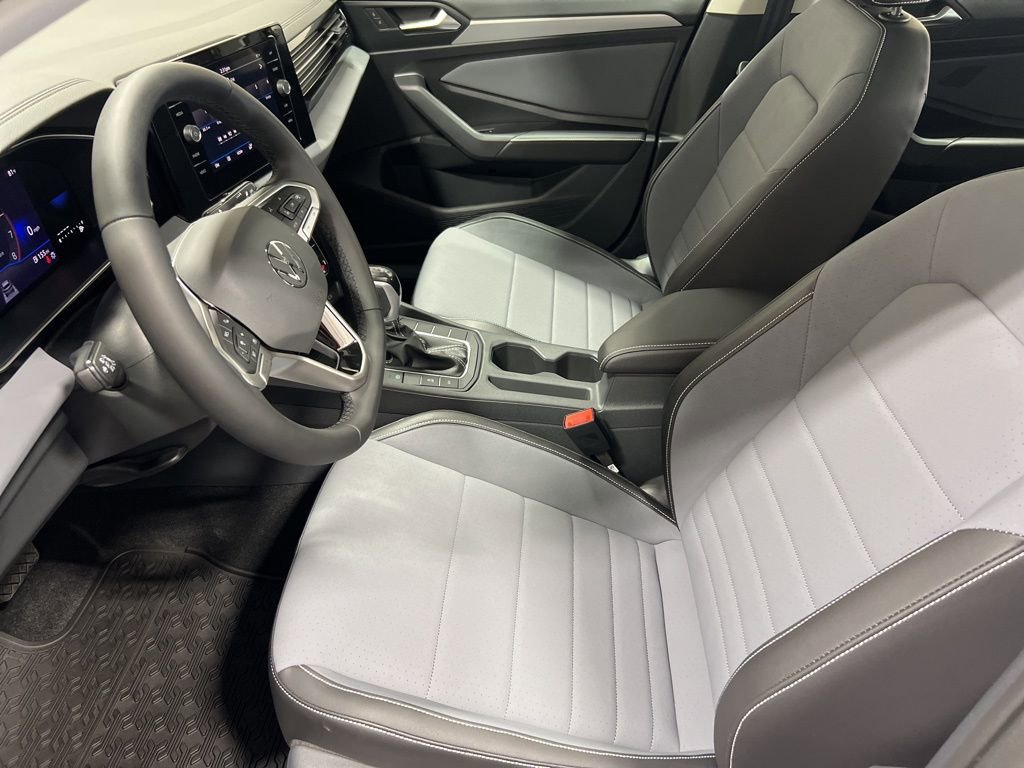 New 2025 Volkswagen Jetta SE image 9