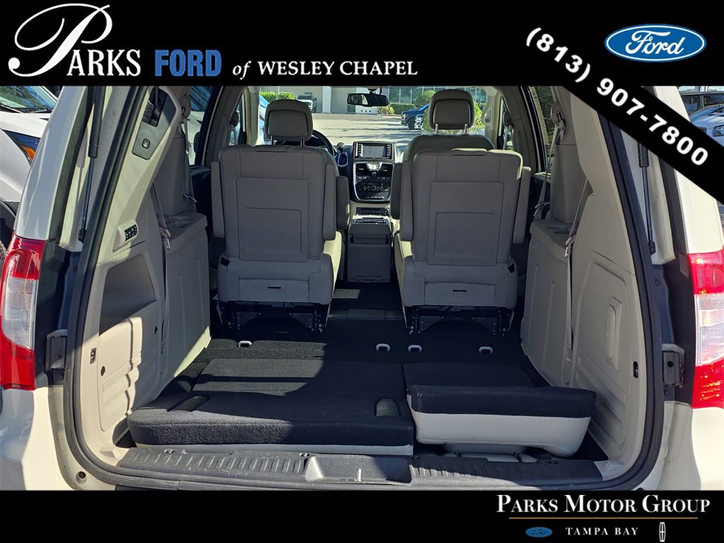 Used 2012 Chrysler Town & Country Touring-L w/ Premium Group image 8