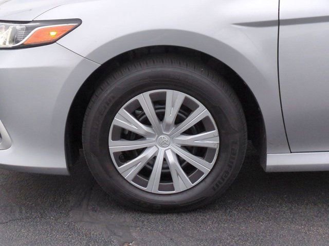 Certified 2022 Toyota Camry LE image 7