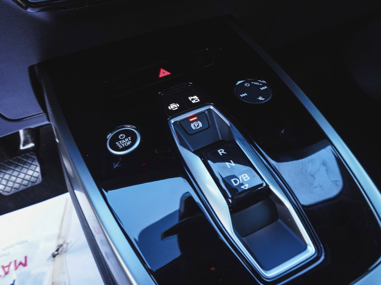 Used 2025 Audi Q4 e-tron Premium Plus image 27