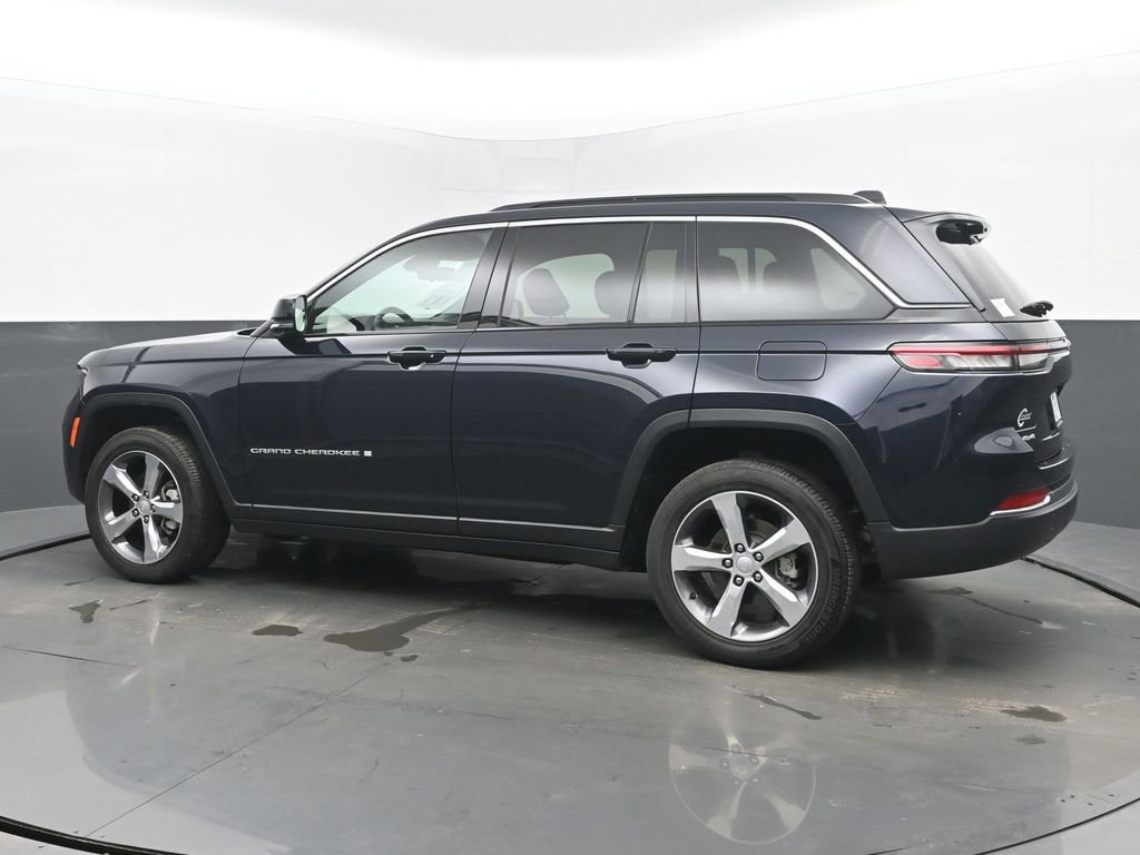 Used 2024 Jeep Grand Cherokee Limited w/ Luxury Tech Group II image 3