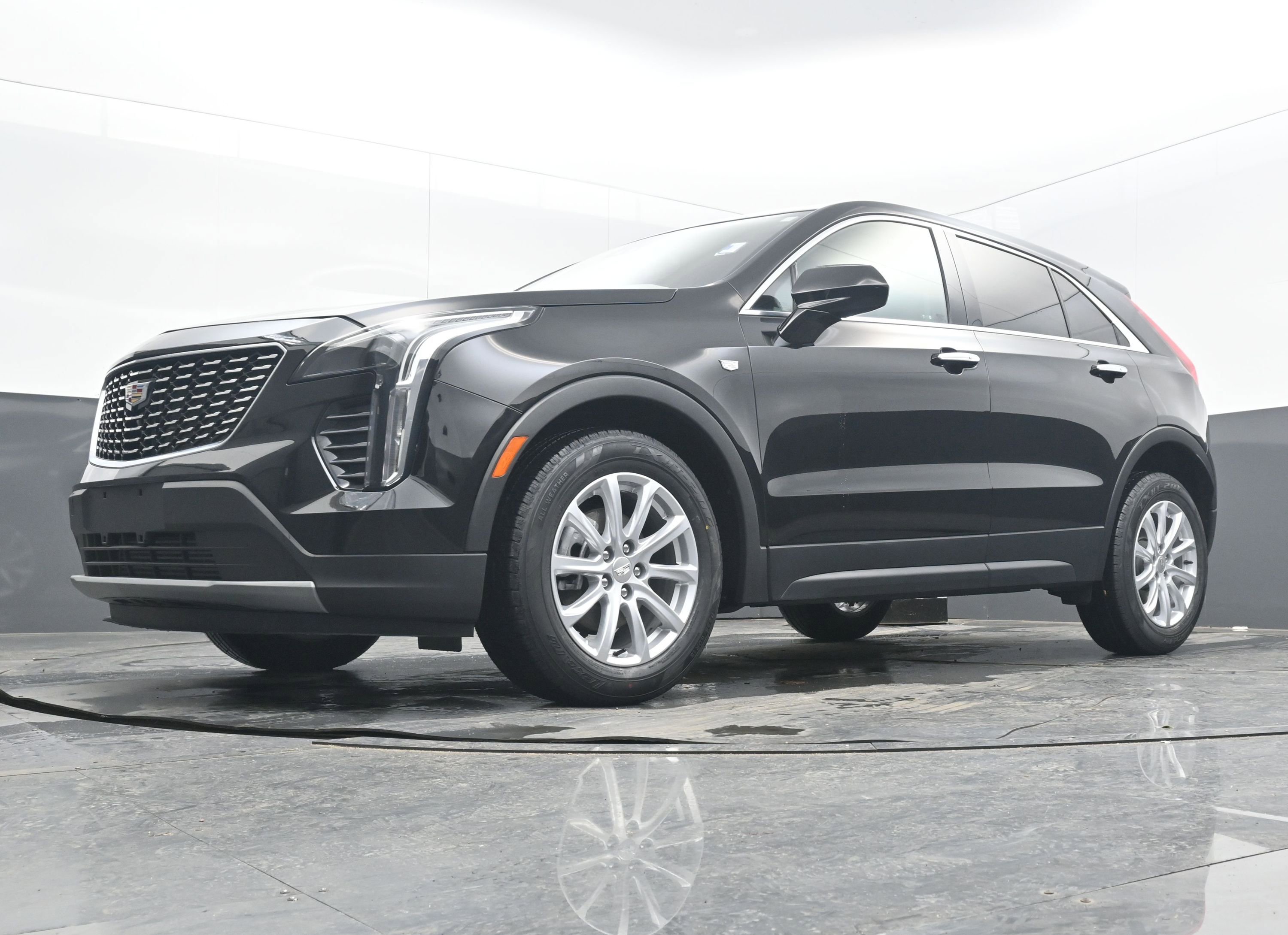 Used 2023 Cadillac XT4 Luxury w/ Cold Weather Package image 28