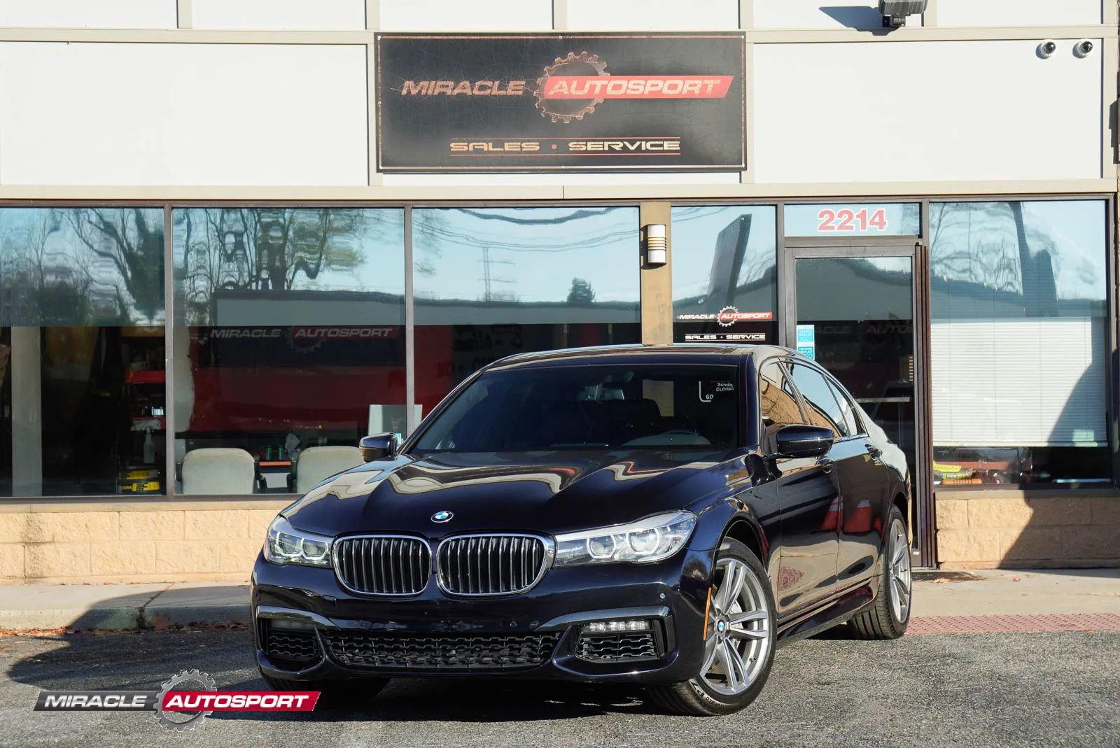 Used 2018 BMW 740i w/ M Sport Package image 1