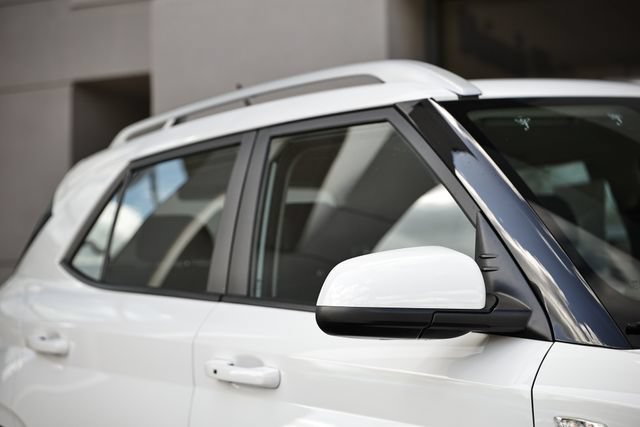Certified 2025 Hyundai Venue SEL FWD image 3