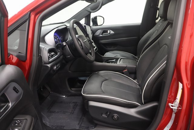 New 2026 Chrysler Pacifica Limited image 10
