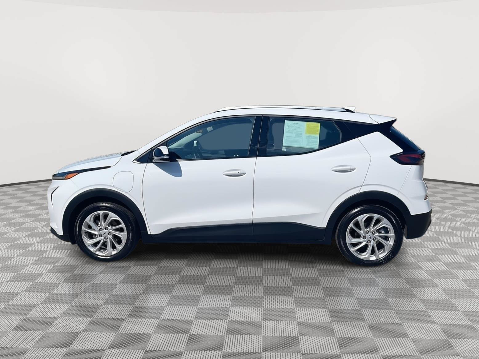 Used 2023 Chevrolet Bolt EUV LT w/ Comfort Package FWD image 8