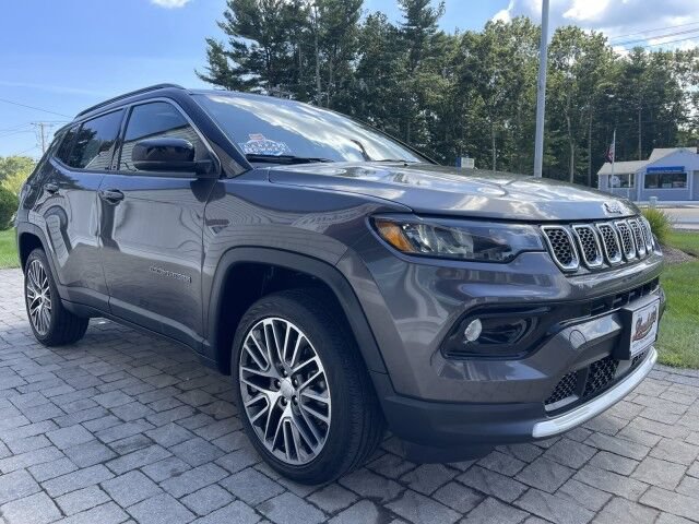 Used 2023 Jeep Compass Limited w/ Elite Group AWD/4WD image 3