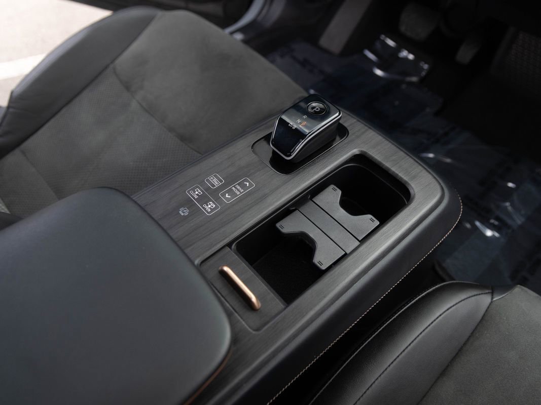 Used 2024 Nissan Ariya AWD image 25