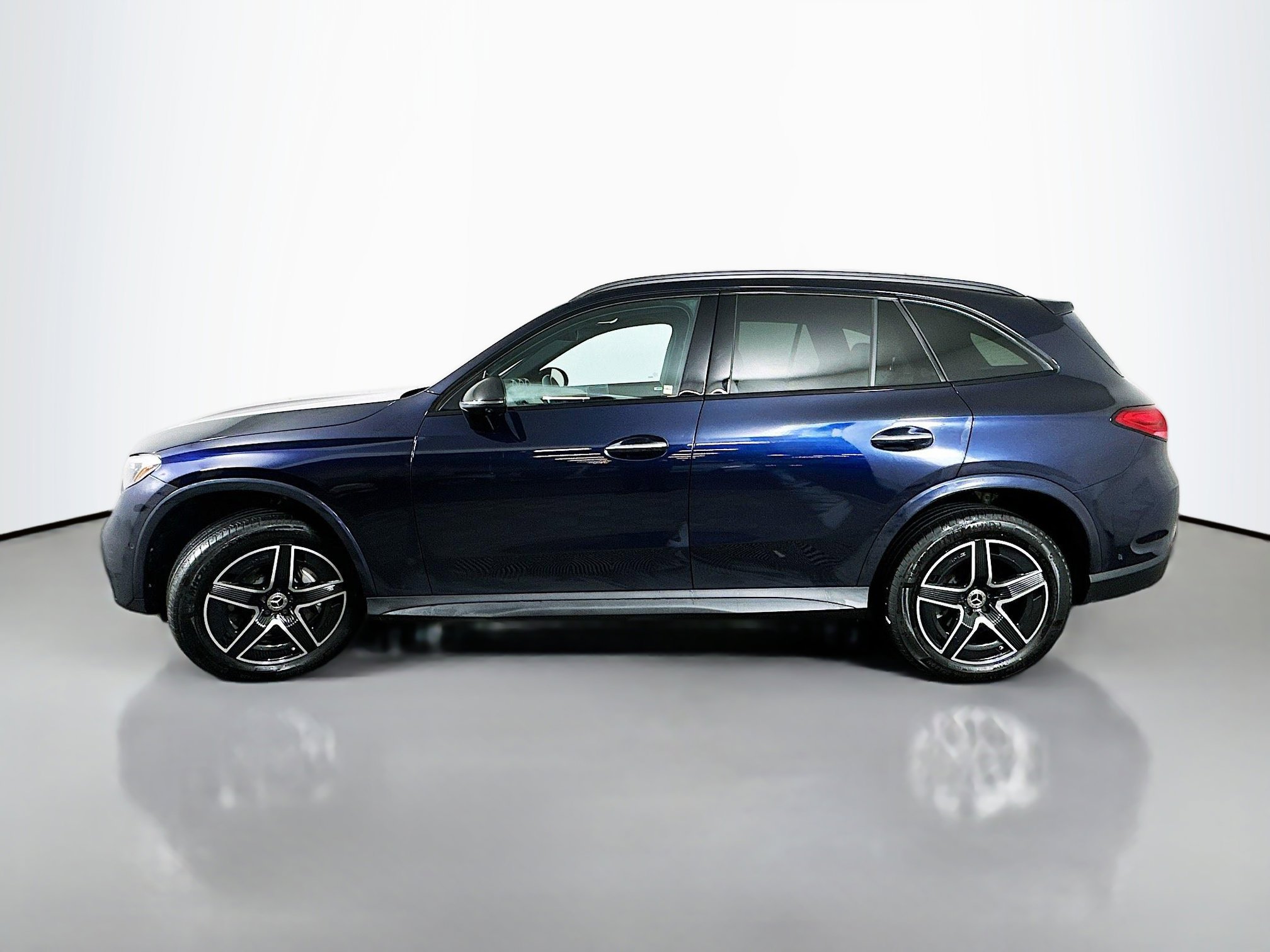 Certified 2023 Mercedes-Benz GLC 300 4MATIC image 4