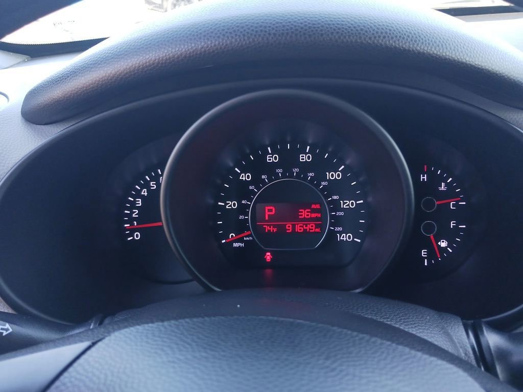 Used 2016 Kia Soul + image 15