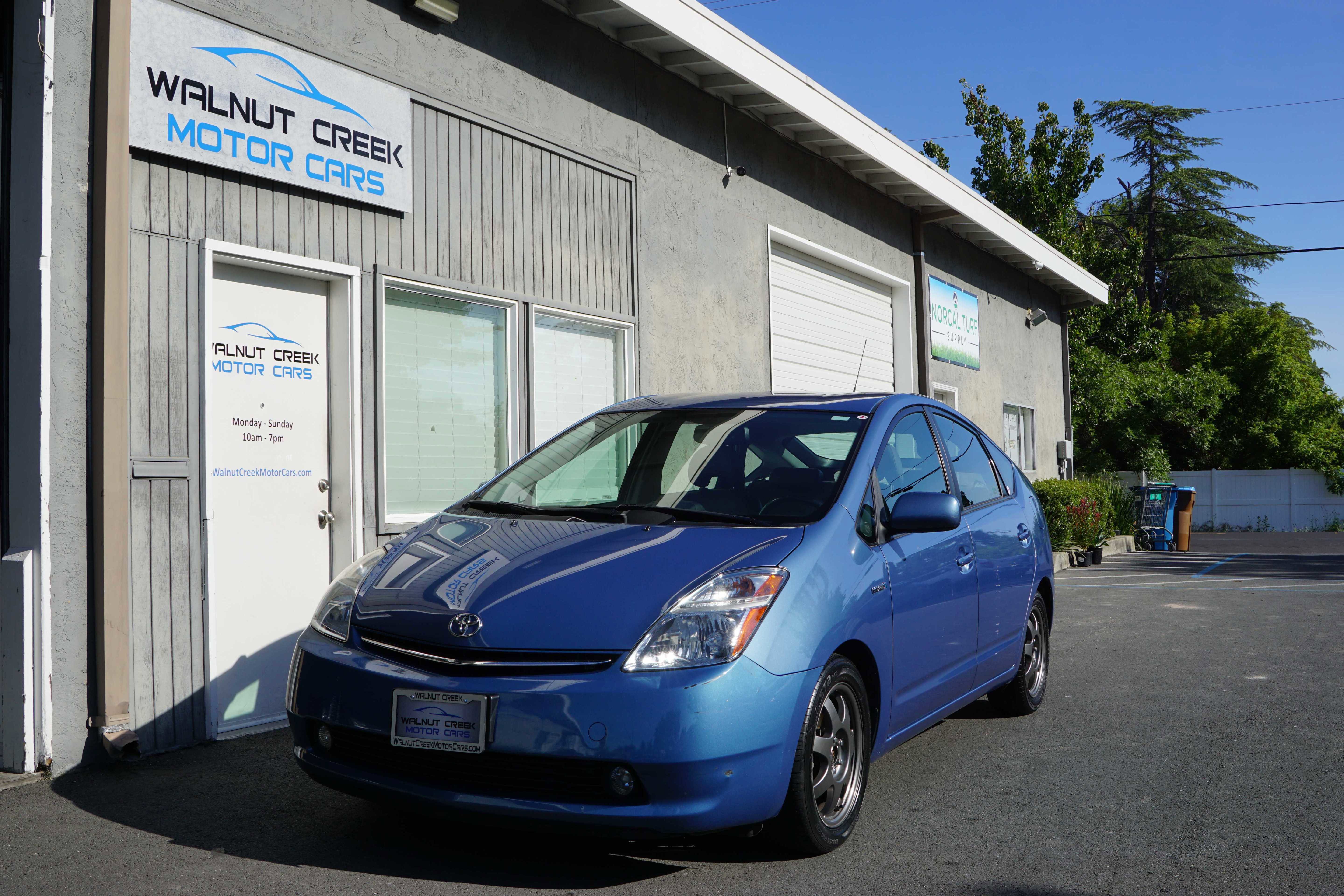 Used 2009 Toyota Prius Touring FWD image 1