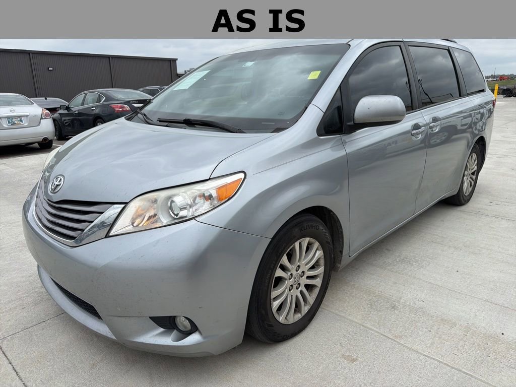 Used 2015 Toyota Sienna XLE Premium image 1