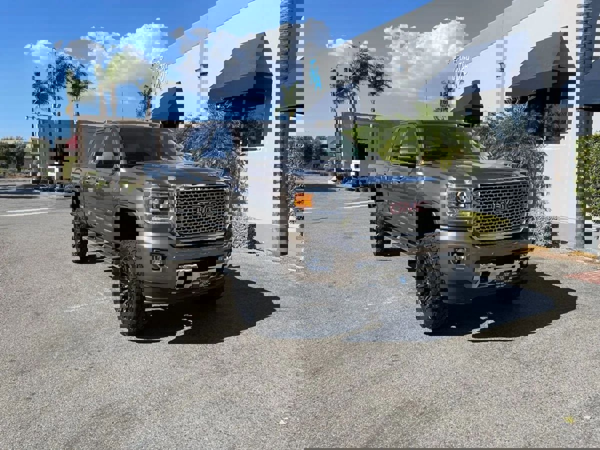 Used 2015 GMC Sierra 2500 Denali w/ Duramax Plus Package image 3