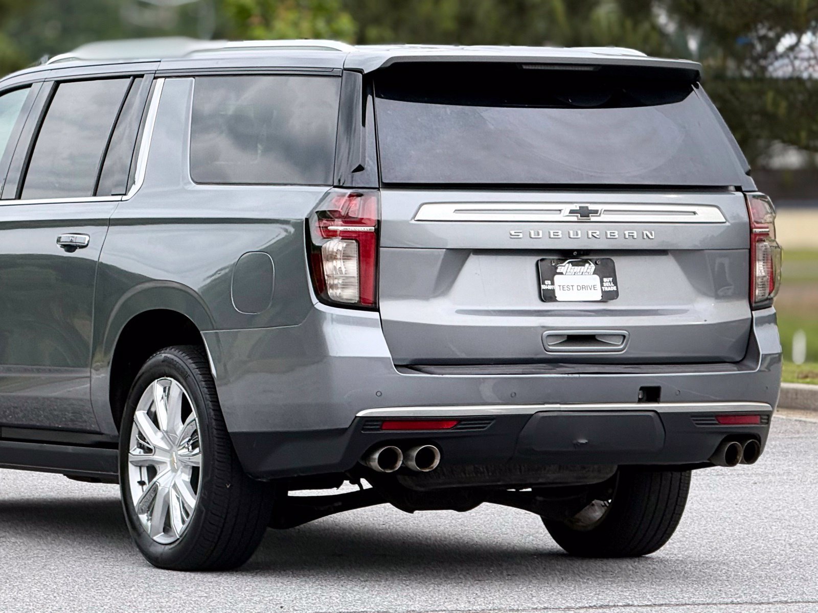 Used 2022 Chevrolet Suburban High Country AWD/4WD image 46