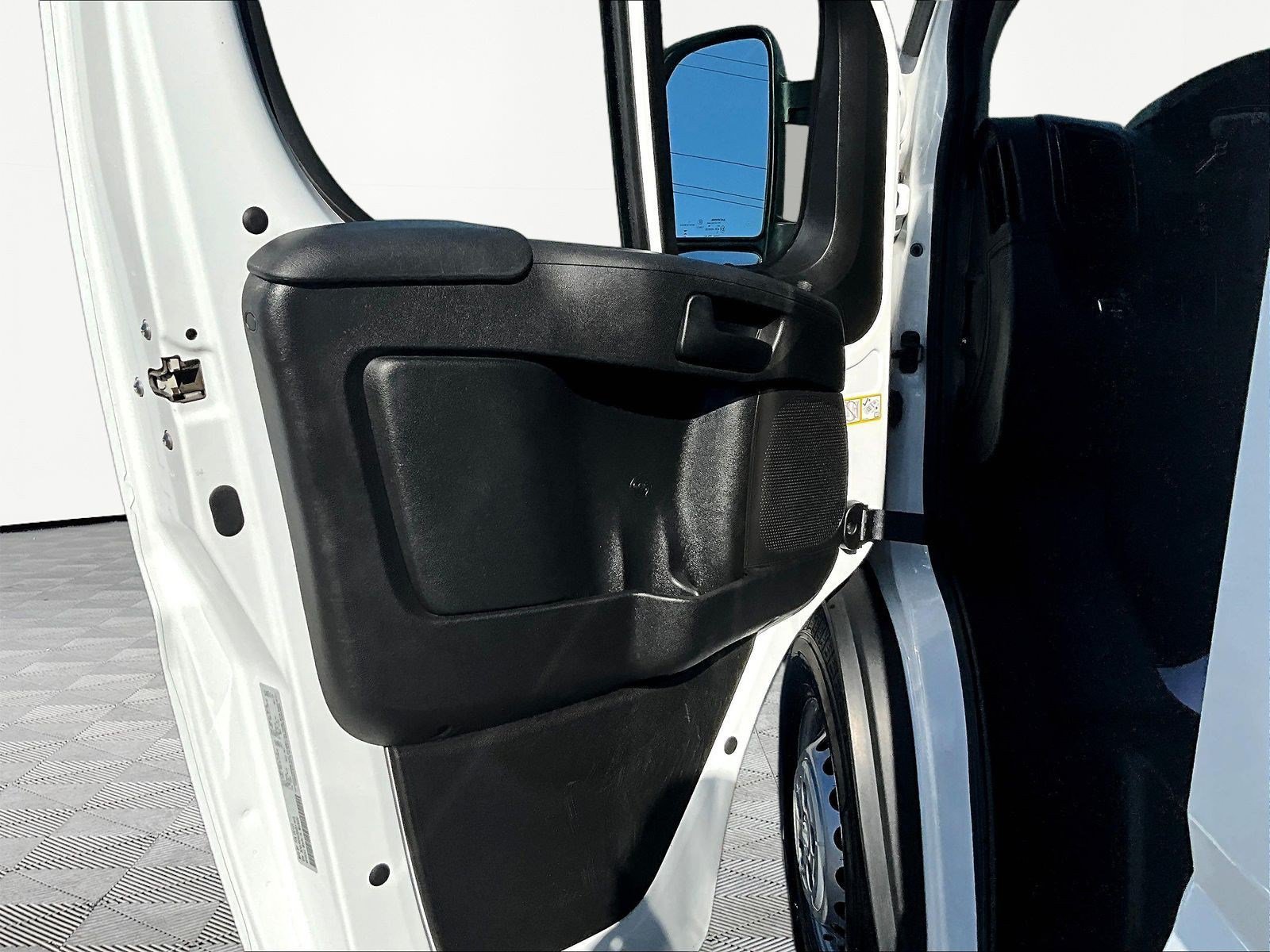 Used 2025 RAM ProMaster 2500 w/ Convenience Group FWD image 19