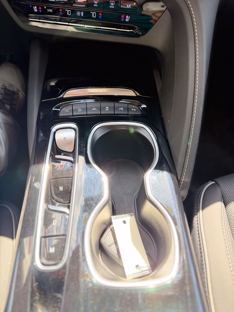 Used 2023 Buick Envision Avenir AWD/4WD image 18