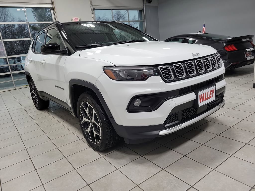 Used 2025 Jeep Compass Limited image 11