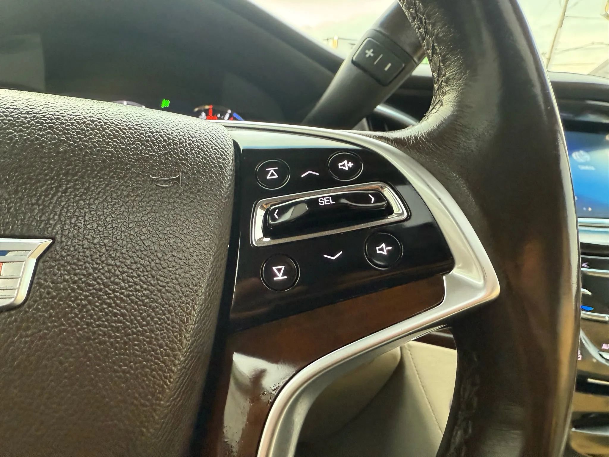 Used 2017 Cadillac Escalade ESV Luxury image 35