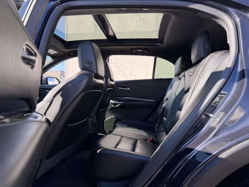 Used 2023 Cadillac XT4 Luxury w/ Cold Weather Package AWD/4WD image 20