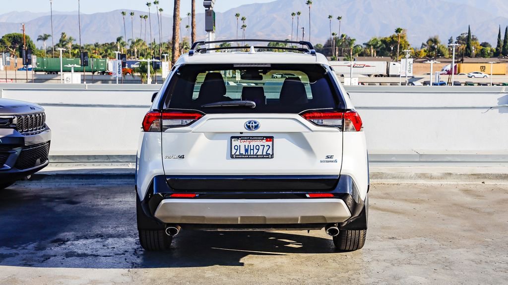 Used 2024 Toyota RAV4 SE image 8
