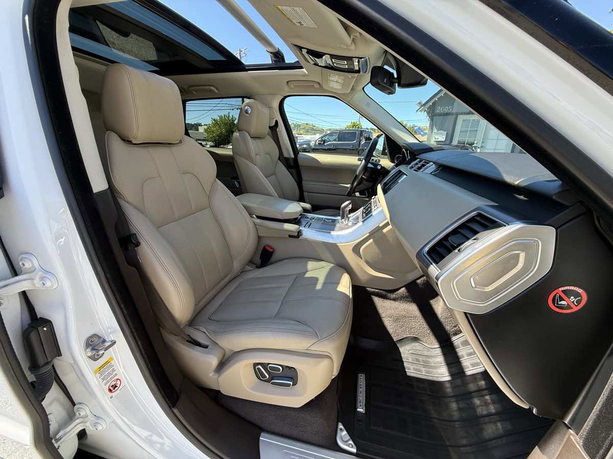 Used 2015 Land Rover Range Rover Sport HSE image 13
